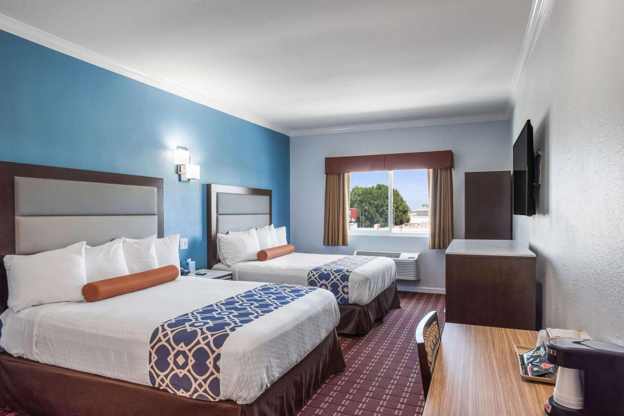 Rodeway Inn & Suites Pasadena Buitenkant foto