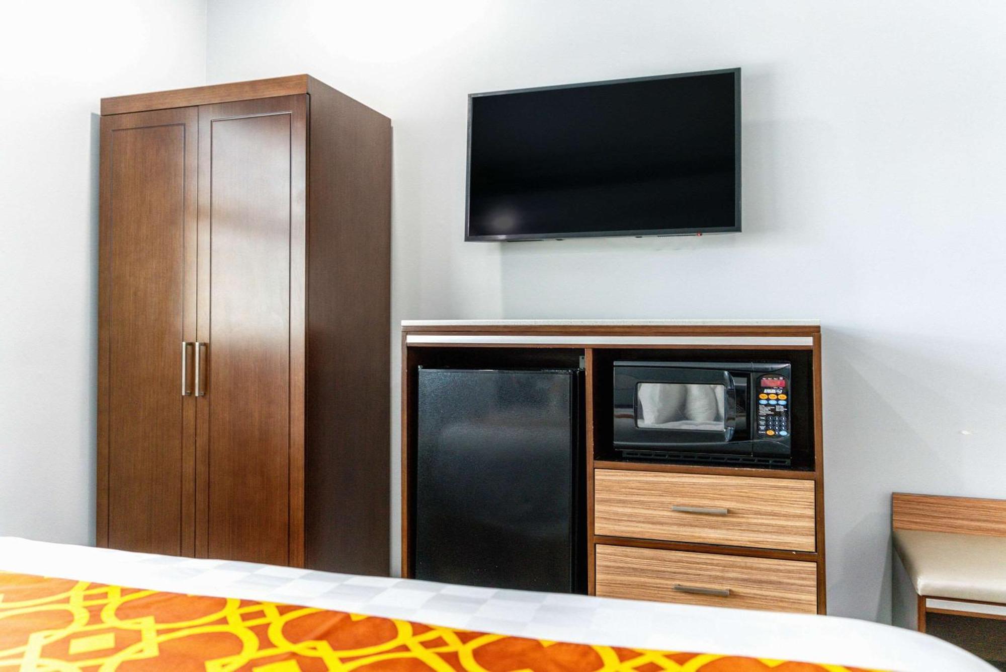 Rodeway Inn & Suites Pasadena Buitenkant foto