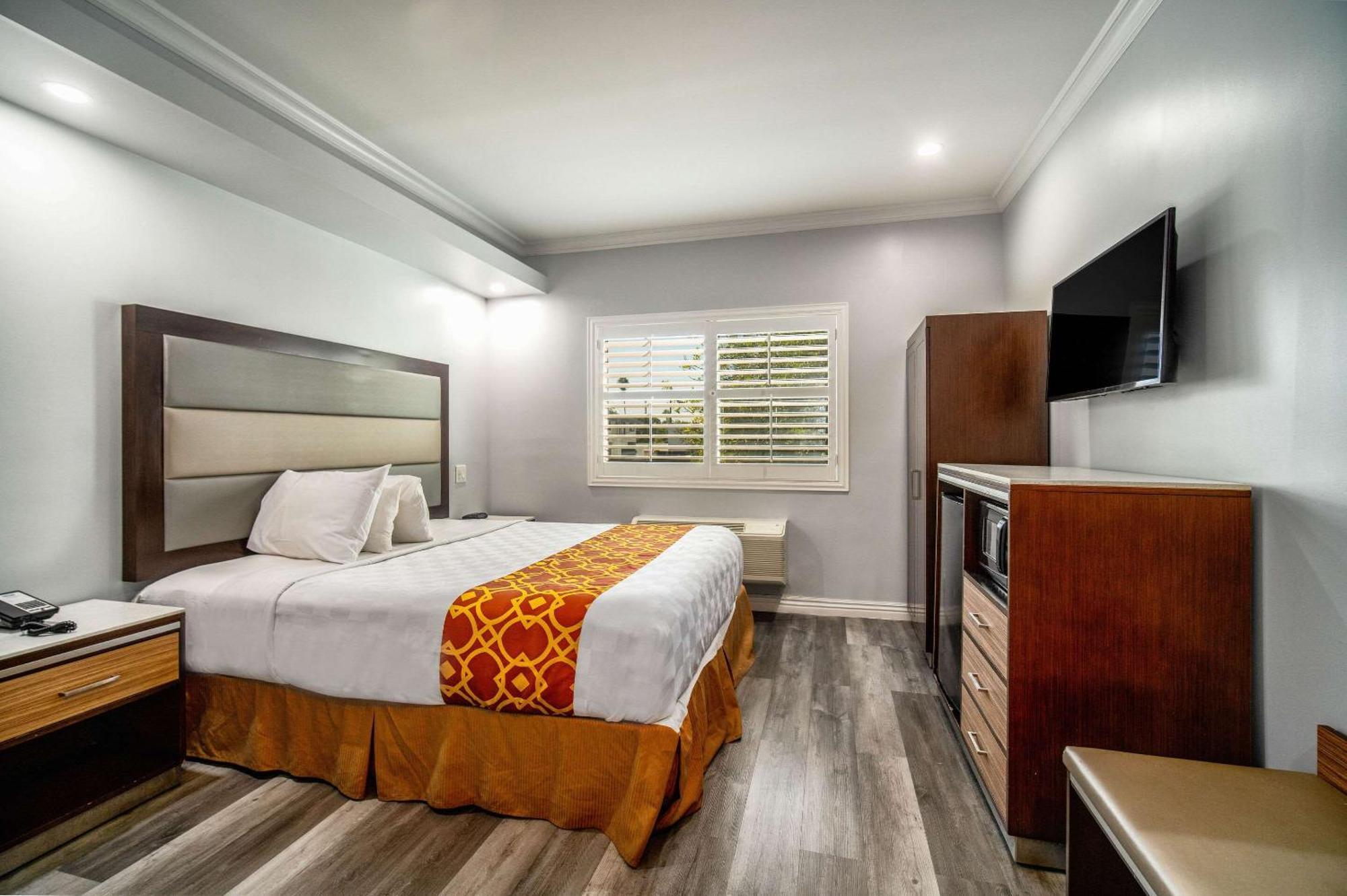 Rodeway Inn & Suites Pasadena Buitenkant foto