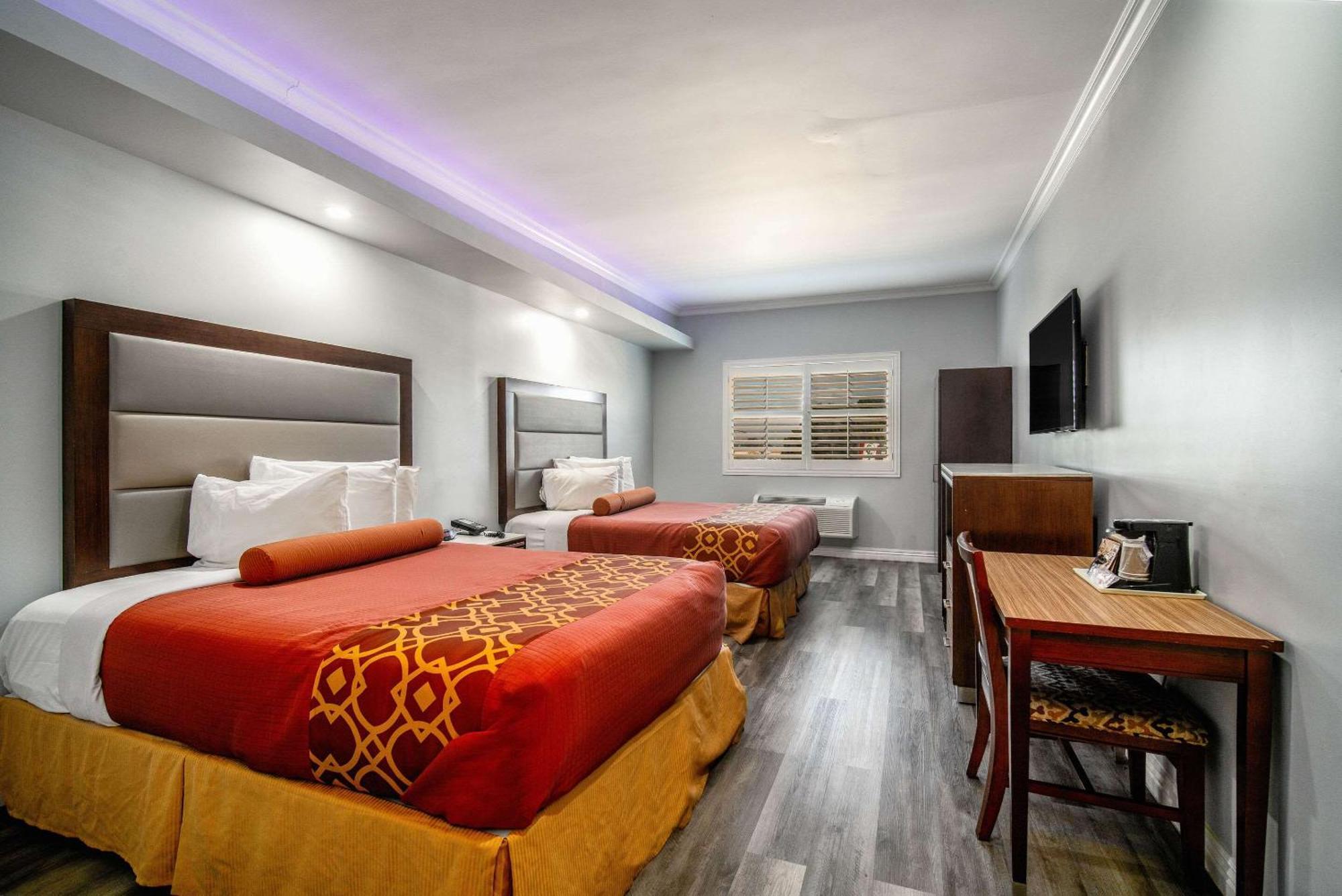 Rodeway Inn & Suites Pasadena Buitenkant foto